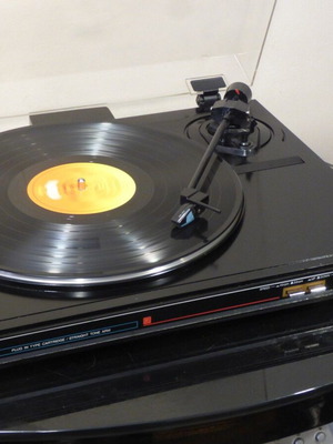 Πικάπ Sanyo TP-477 μεταχειρισμένο με ημιαυτόματο σύστημα και επιλογή ταχύτητας