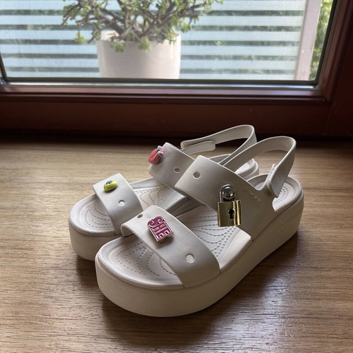 Crocs Brooklyn 4U women's platform sandals with Jibbitz charms, beige