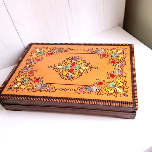 Wooden box like new with inlays and traditional Bulgarian motifs