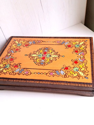 Wooden box like new with inlays and traditional Bulgarian motifs