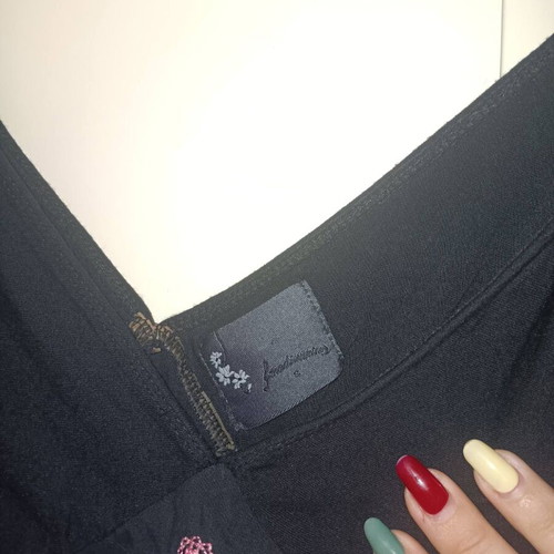 Stradivarius black short-sleeve blouse like new with embroidery
