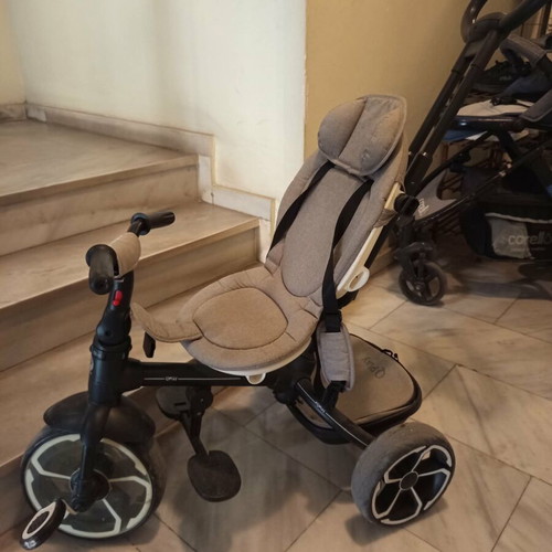 Children's tricycle like new with storage under seat
