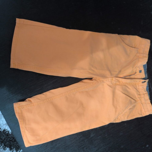 Bermuda shorts knee-length size 8 to 10