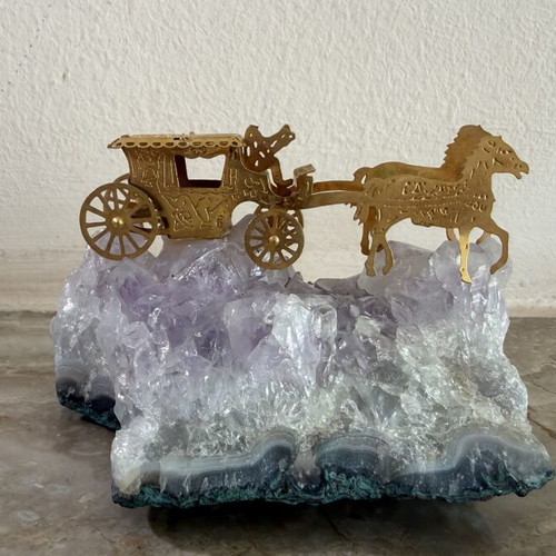 Vintage decoration with natural amethyst and horse carriage
