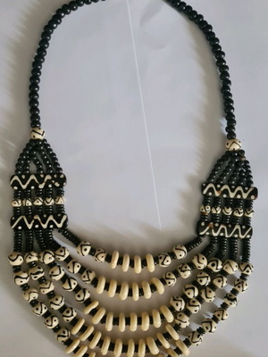 Ethnic vintage necklace like new, black and beige