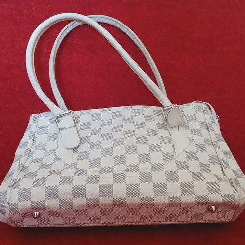 Vintage handbag like new with timeless checkered pattern