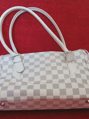 Vintage handbag like new with timeless checkered pattern