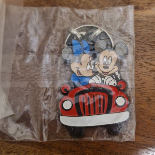 Mickey and Minnie Keychain like new
