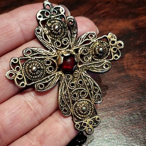 Traditional Gianniotiko Filigree Cross 1950 vintage, like new