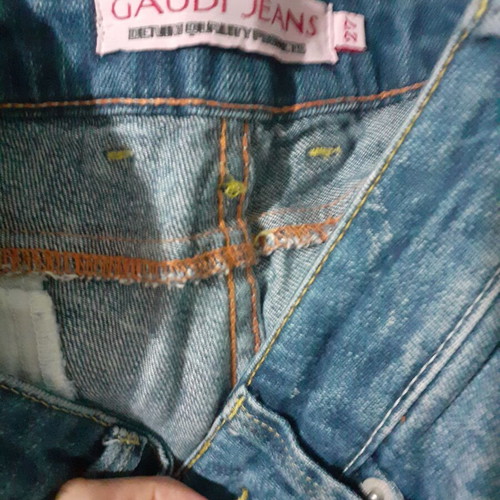 Gaudi denim capri new, blue with zipper and pockets