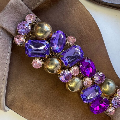 Flat sandals with purple stones and suede strap like new