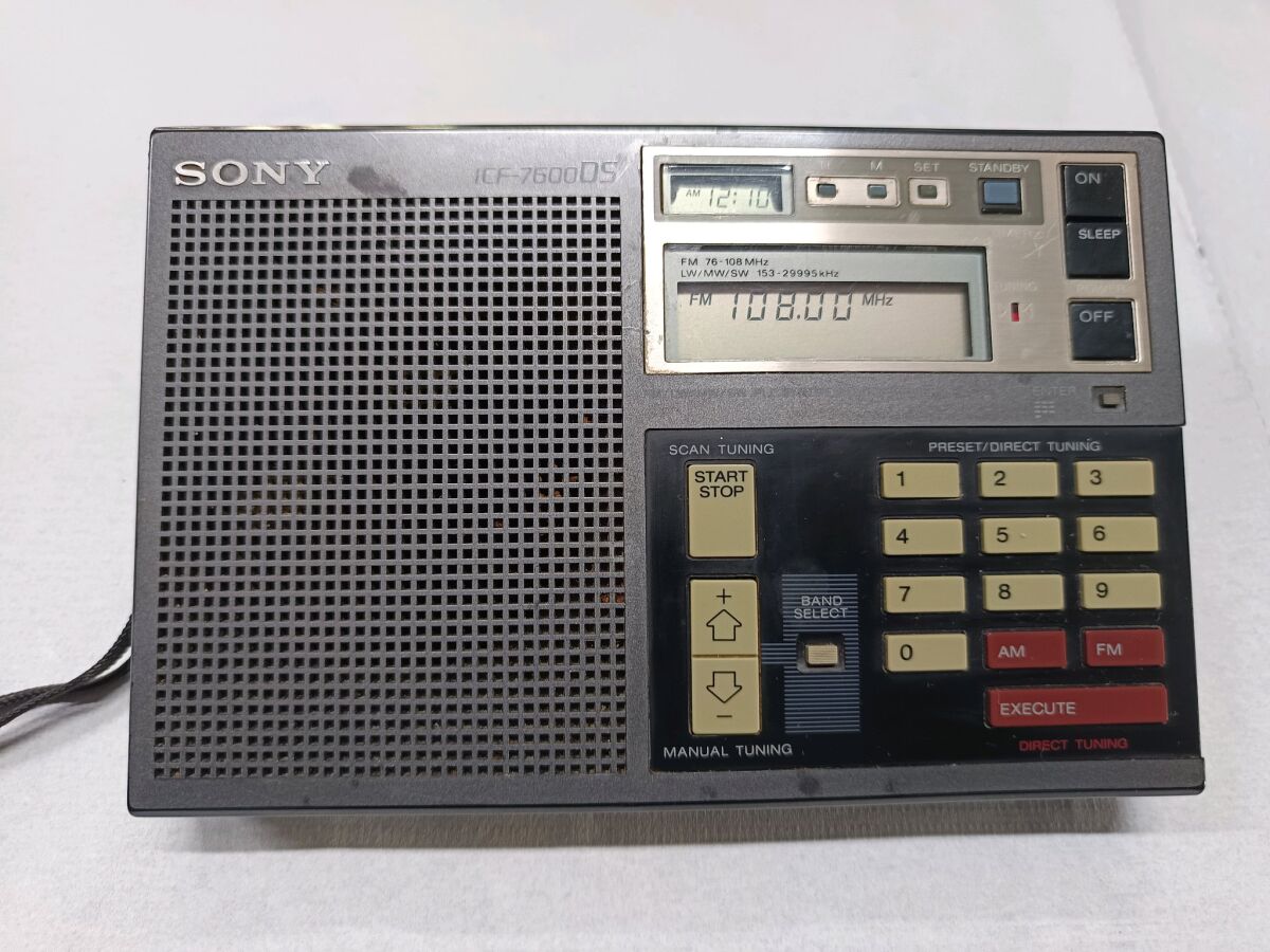 Sony ICF 7600DS used radio - € 70,00 - Vendora.cy