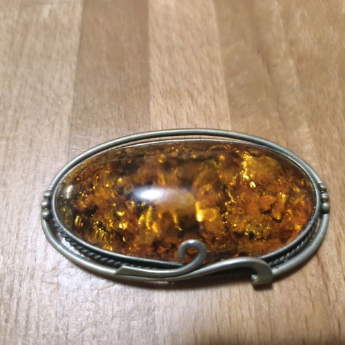 Amber brooch like new, weight 26 grams, length 6.5cm