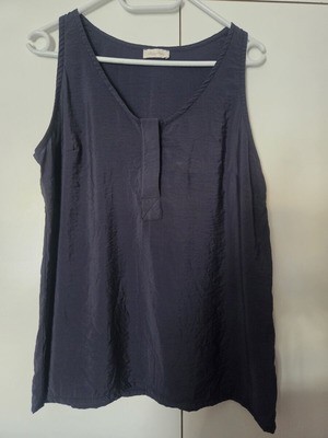 Regalinas sleeveless top like new, dark blue