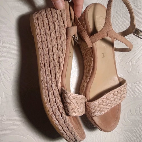 Unisa platform sandals like new, pink with straw detail