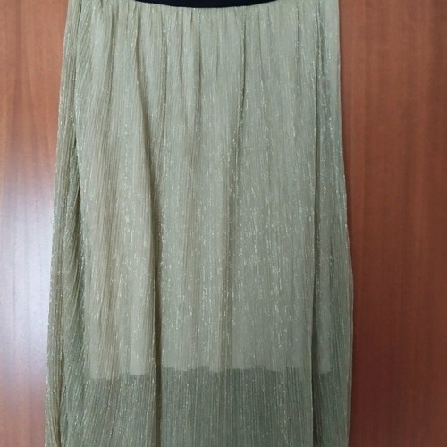 Pleated gold skirt one size like new