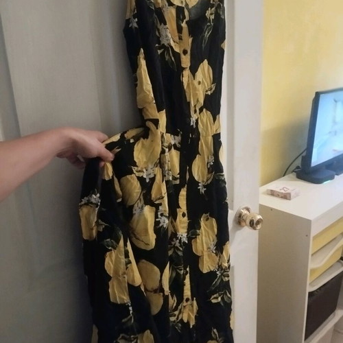 Dress with lemon print used, fits M and L sizes, below knee