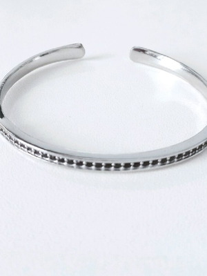 Bracelet in silver color with black stones, like new, adjustable size
