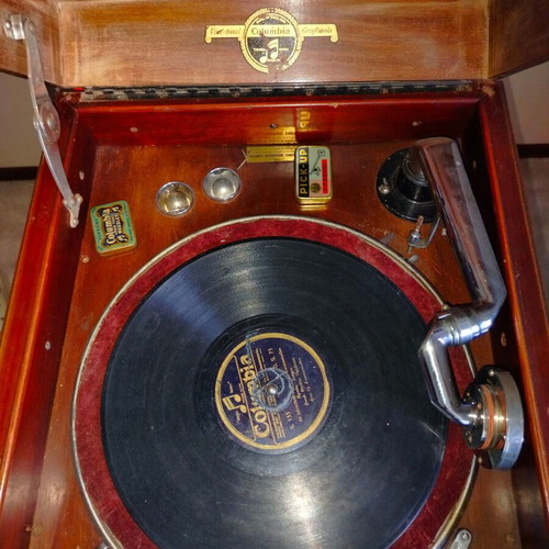 Gramophone used from 1800 with records and needles
