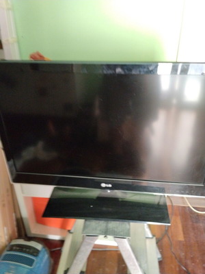 LG 32" TV, not smart