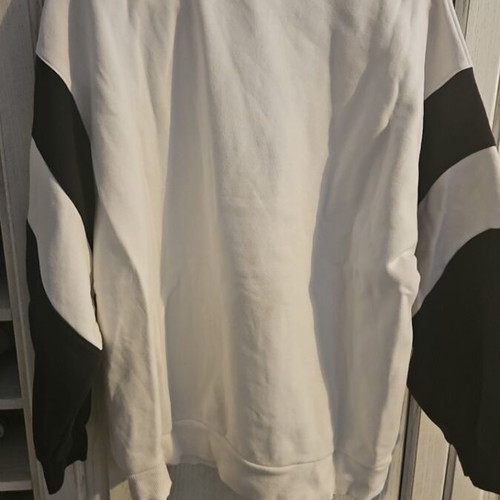 Stradivarius women's sweatshirt like new, white and blue, size Large