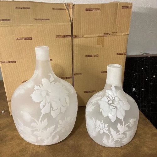 D&D Glass Vase new with embossed flowers