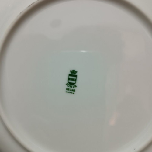 Porcelain plates set of six large like new