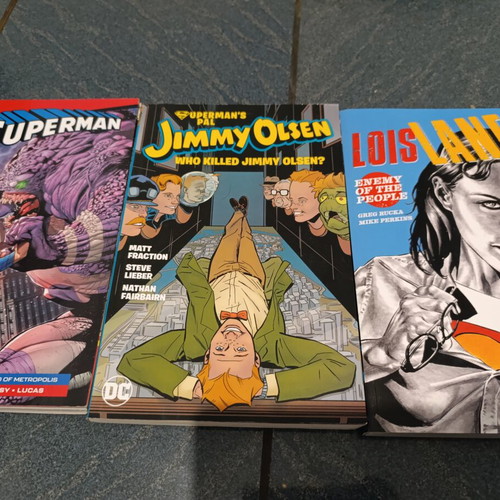 DC comics pack of 3 like new, English