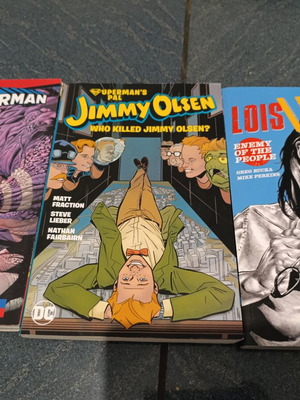 DC comics pack of 3 like new, English