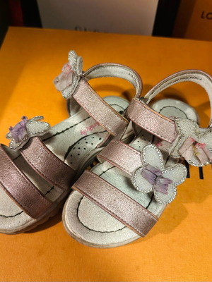 Children's sandals with butterflies used, size 25, silver