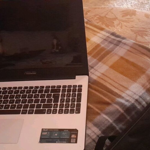 Asus laptop used with 4GB memory and 500GB storage