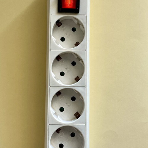 Power Strip 4-Outlet with Cable and Switch, Like New