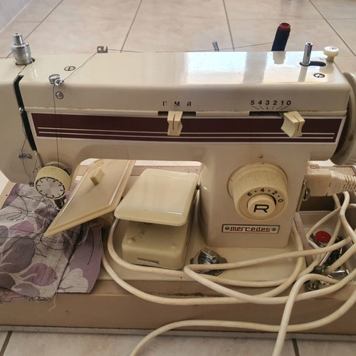 Mercedes electric sewing machine used, metal, multiple stitch types