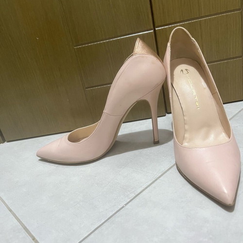 Mourtzi leather pumps used, 10 cm heel, beige pink