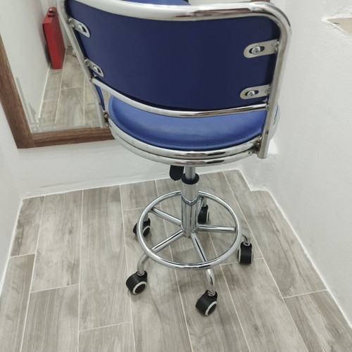 Swivel chair with wheels used