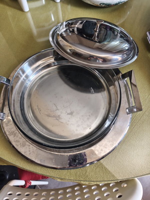 Serving tray with Pyrex, like new