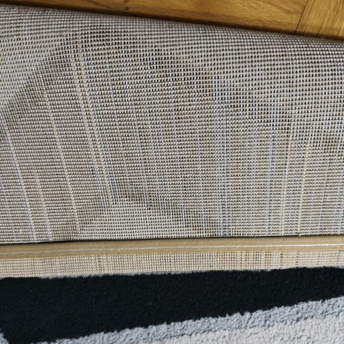 Rug like new 2.10x2.60 in white, gray and black shades