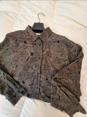 Arpyes olive shirt like new, sizes S/M