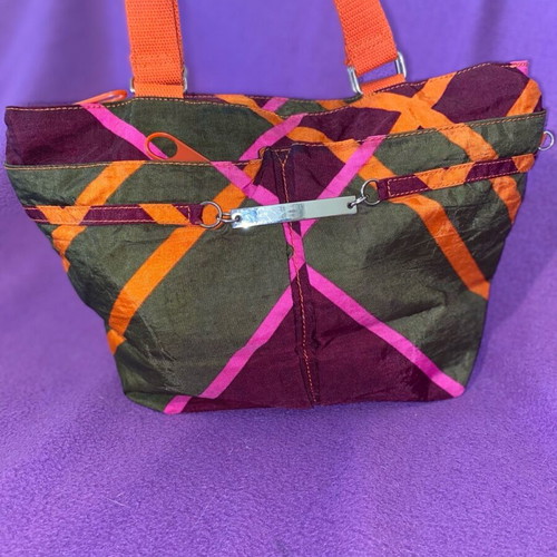 Handbag like new, multicolored with many compartments