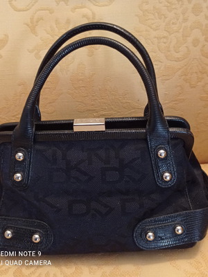DNKY black handbag used in excellent condition