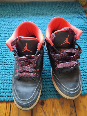 Αθλητικά παπούτσια Air Jordan 3 Retro Mid crimson μεταχειρισμένα, νούμερο 37