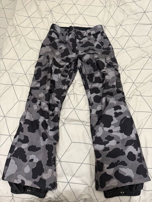 DC snowboard pants like new, size S men’s