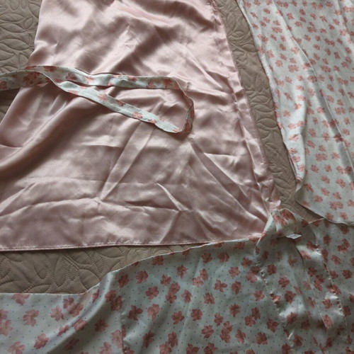 Oz satin sleepwear set 3 pieces like new, white with pink flowers