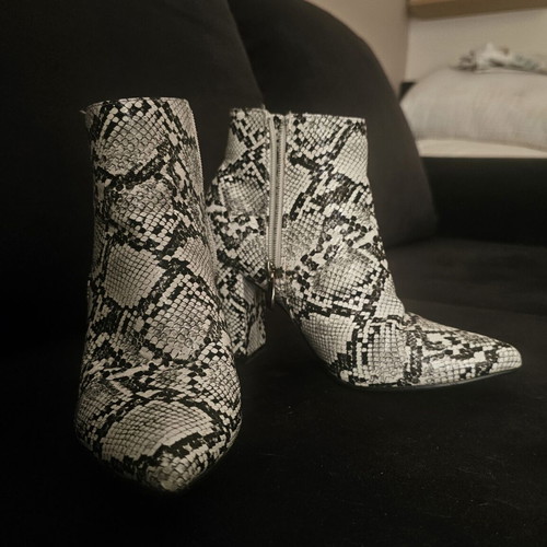 Snake pattern ankle boots, size 38, black and white