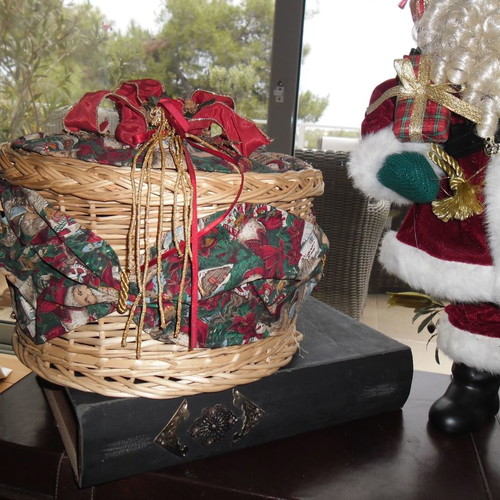 Christmas basket like new, handmade decorated