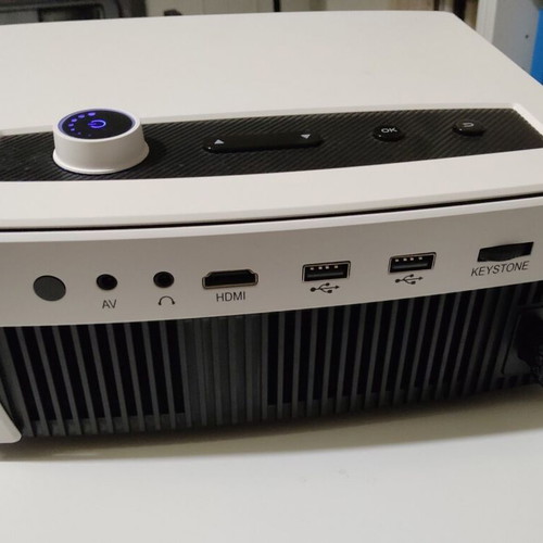 Powertech PT-984 Native Full HD Projector with Android and Speakers like new