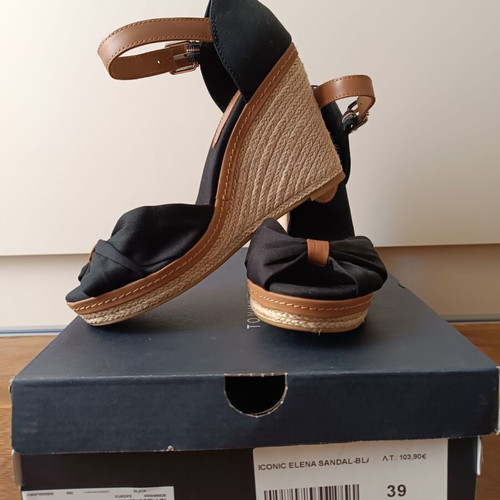 Tommy Hilfiger platform sandals like new, black, size 39