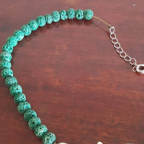 Necklace used, made of green coral and pearl