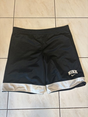 Σορτσάκι Nike vintage με old school logo μέγεθος S, σαν καινούργιο