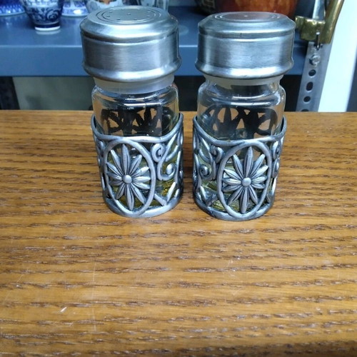 Salt and pepper set from tin like new, 2 pieces 10x4x4 cm